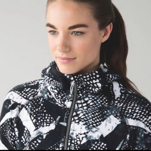 Lululemon scuba hoodie static mist, size 12. - Picture 6 of 6